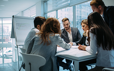 Análisis de mercado petrolero en Santa Cruz